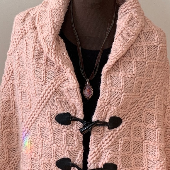 Poncho Shawl - Picture 3 of 8